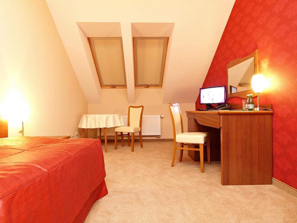 Hotel Fajkier Крочице Экстерьер фото