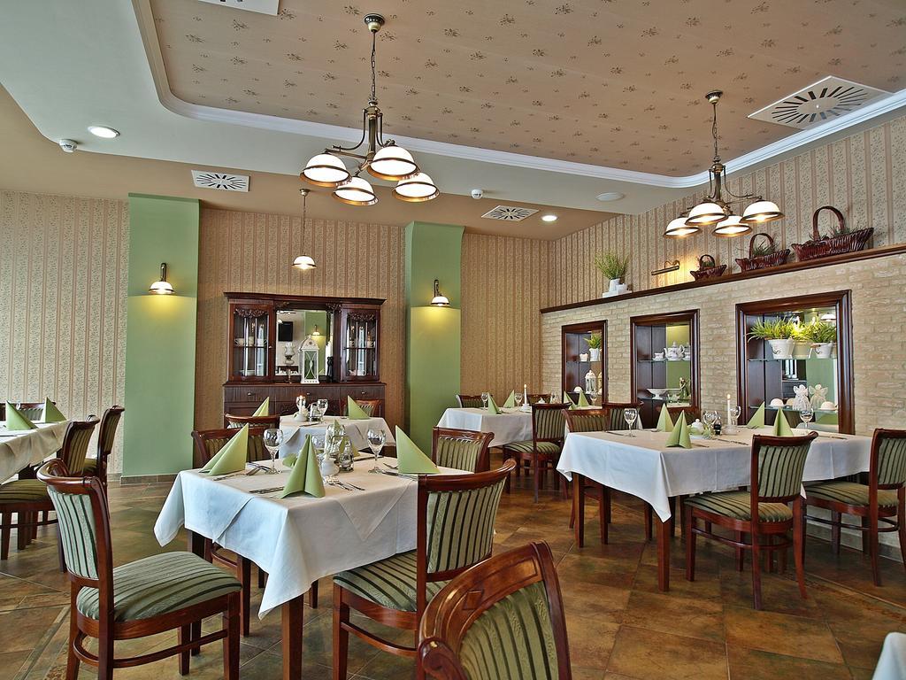 Hotel Fajkier Крочице Экстерьер фото